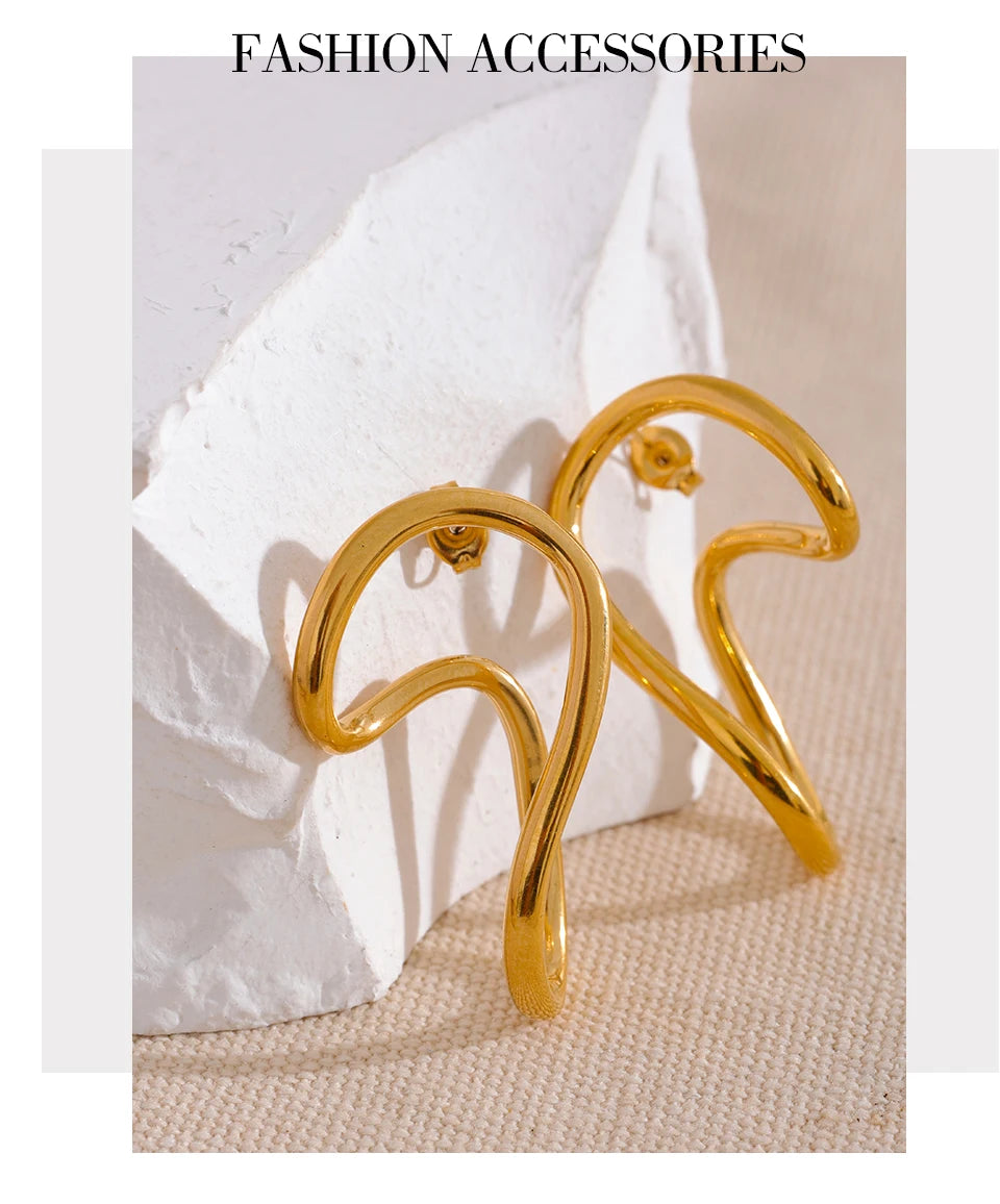 Twisted Circle Stud Earrings